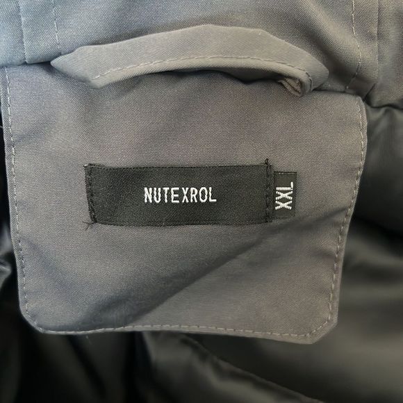 NUTEXROL Women's Heavy Thicken Puffer Down Warm Parka with Faux Fur Hood - Picture 10 of 17